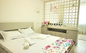Cozy Flowers Studio - Fast Wi-Fi & Washer-Dryer